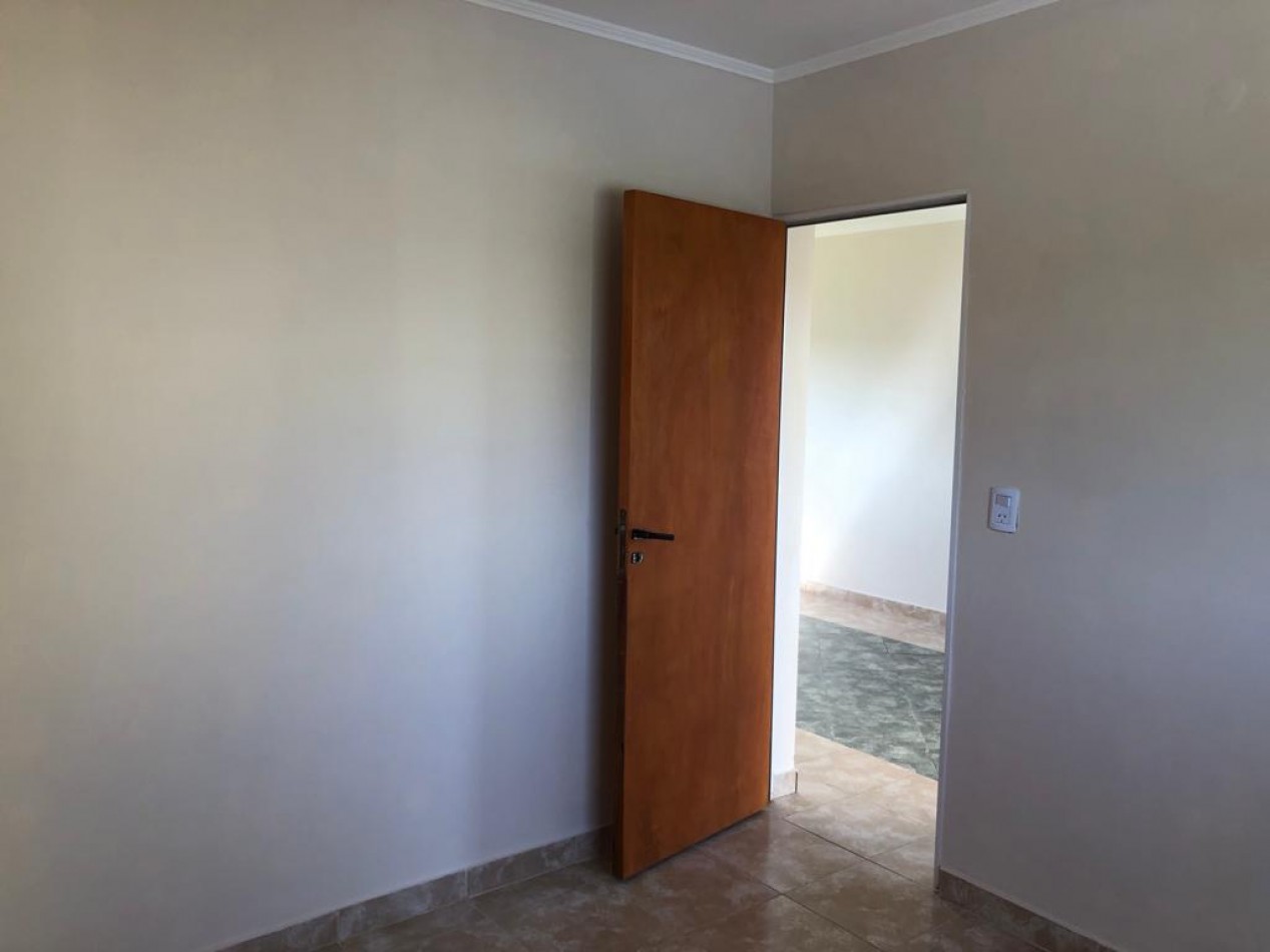 VENDO  DEPARTAMENTOS EN ORO VERDE, POSIBILIDAD DE COCHERA, IMPERDIBLE 