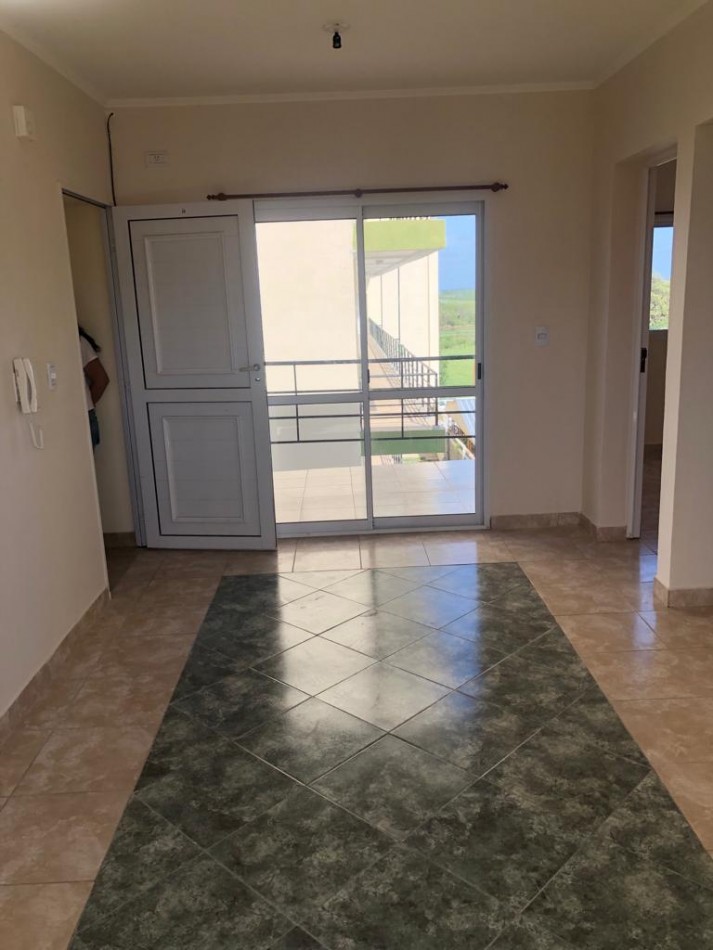 VENDO  DEPARTAMENTOS EN ORO VERDE, POSIBILIDAD DE COCHERA, IMPERDIBLE 