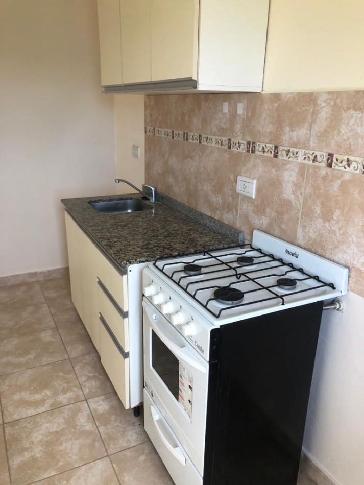 VENDO  DEPARTAMENTOS EN ORO VERDE, POSIBILIDAD DE COCHERA, IMPERDIBLE 