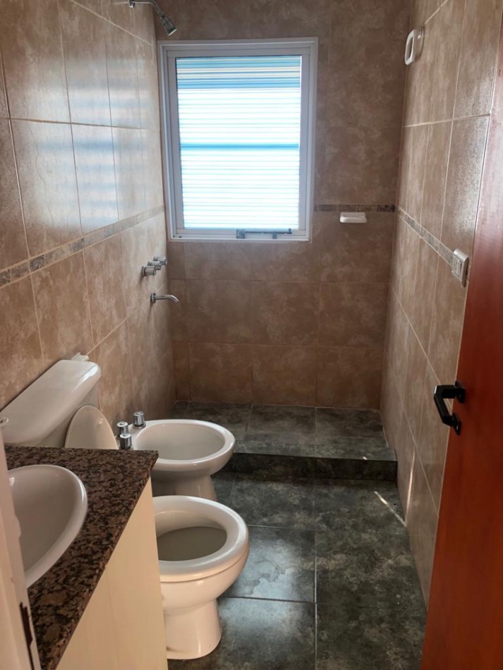 VENDO  DEPARTAMENTOS EN ORO VERDE, POSIBILIDAD DE COCHERA, IMPERDIBLE 