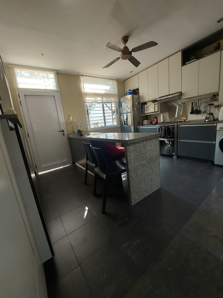 Casa 3 dormitorios de muy buena calidad a cuadras del centro 