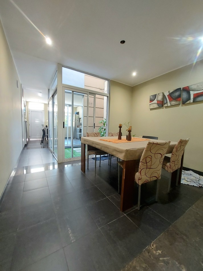 Casa 3 dormitorios de muy buena calidad a cuadras del centro 