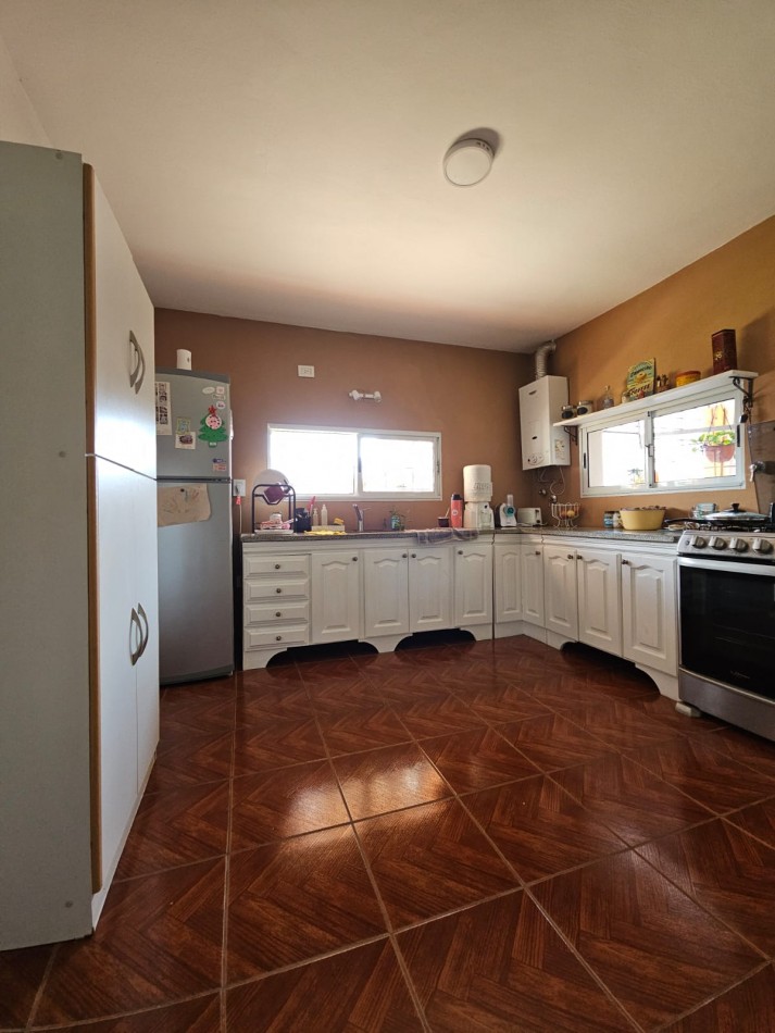 Casa en venta, Regis Martinez a mts de Blas Parera
