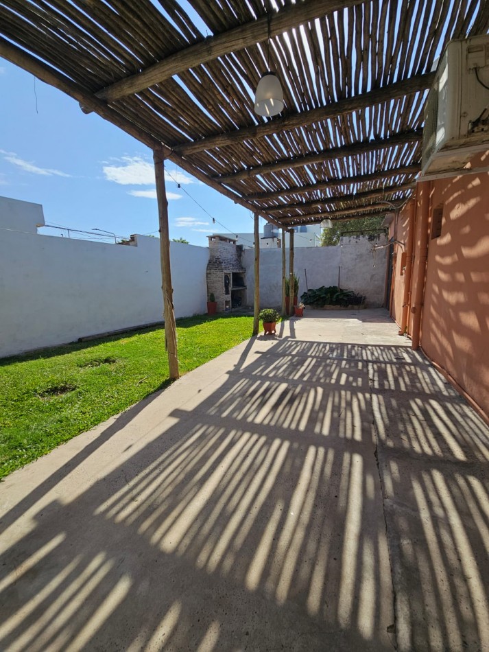 Casa en venta, Regis Martinez a mts de Blas Parera