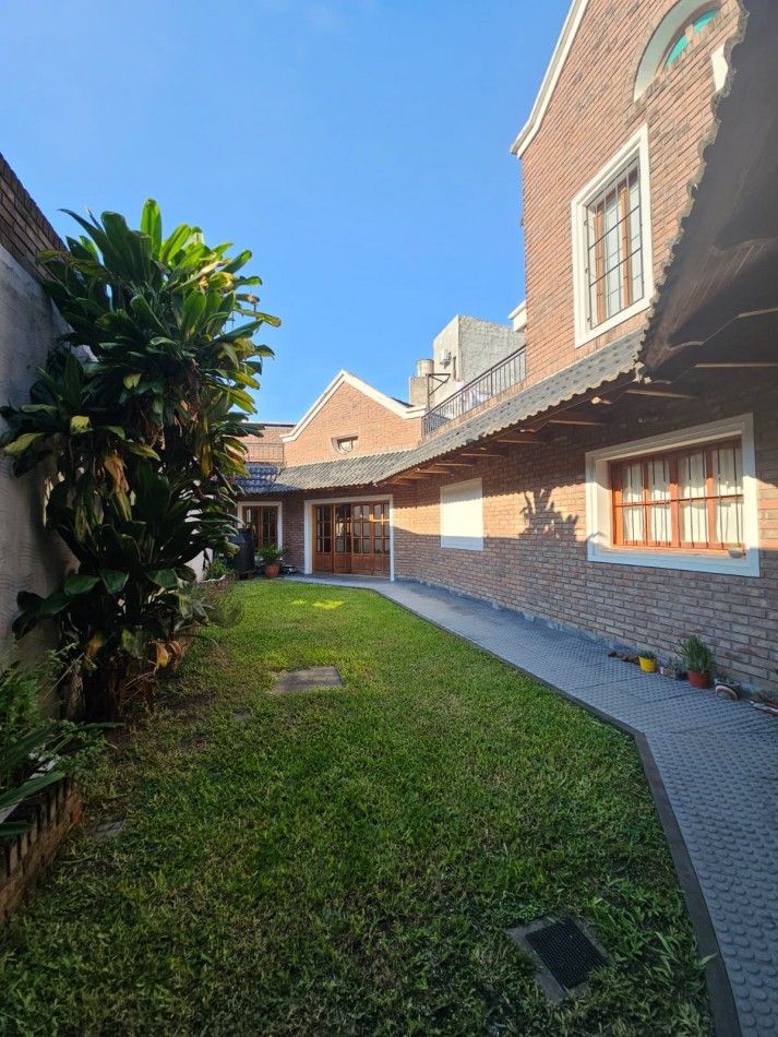 Impecable inmueble de calidad, 5 habitaciones, Parana