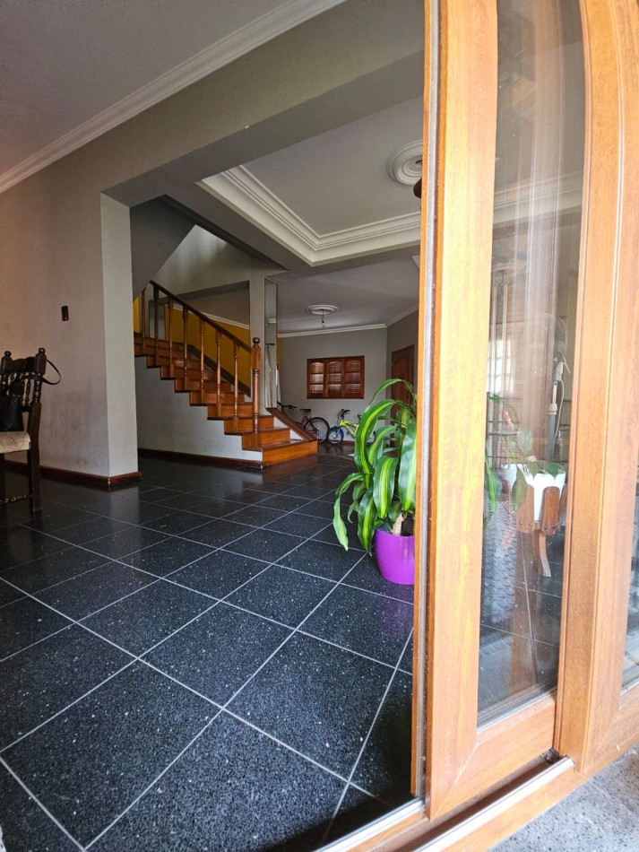 Impecable inmueble de calidad, 5 habitaciones, Parana