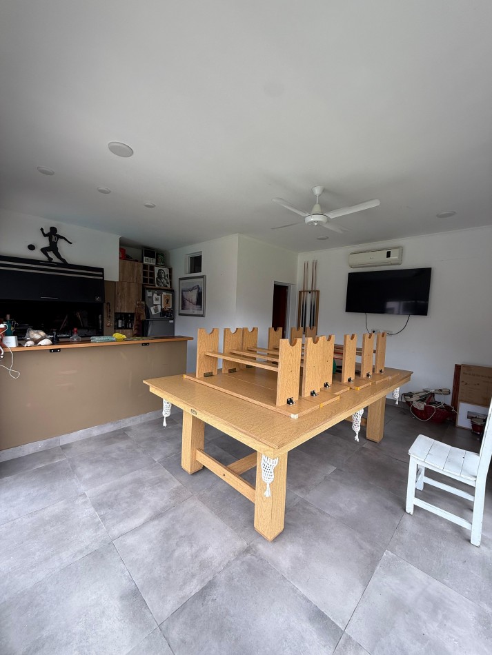 Vendo casa 4 dormitorios, Barrio Medico 2, zona norte, Parana