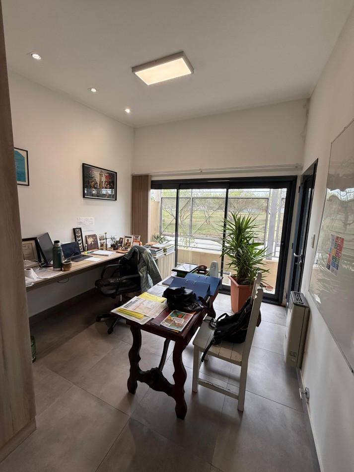 Vendo casa 4 dormitorios, Barrio Medico 2, zona norte, Parana