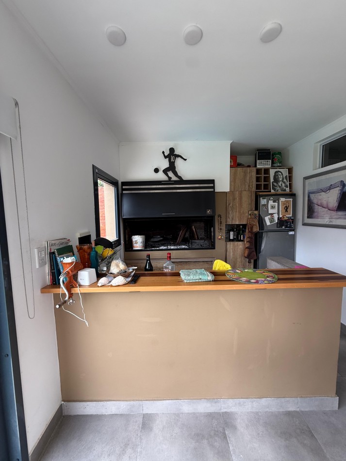 Vendo casa 4 dormitorios, Barrio Medico 2, zona norte, Parana