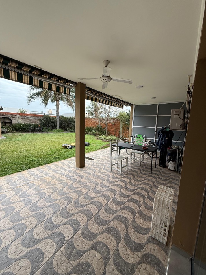 Vendo casa 4 dormitorios, Barrio Medico 2, zona norte, Parana