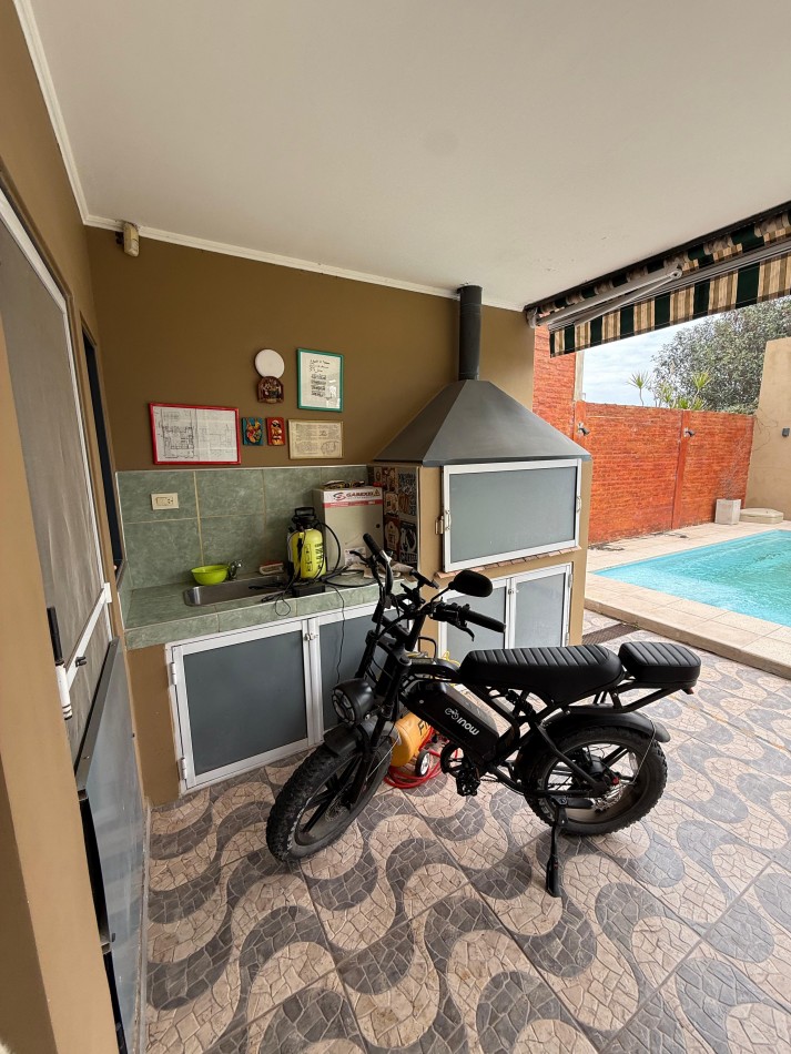 Vendo casa 4 dormitorios, Barrio Medico 2, zona norte, Parana