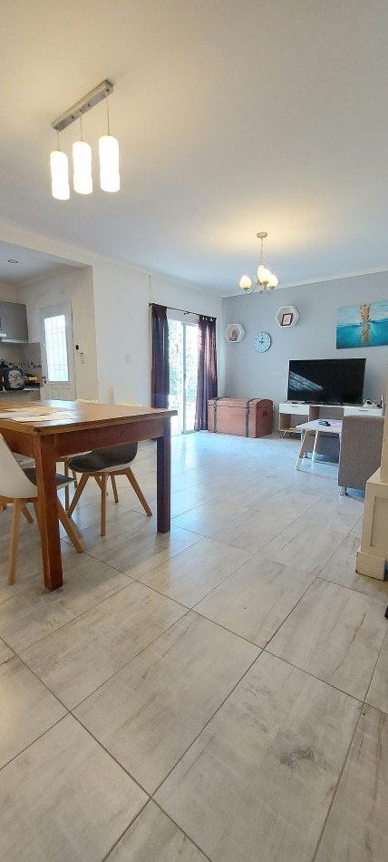 VENDO CASA 2 DORMITORIOS, PATIO VERDE, PILETA, ORO VERDE 