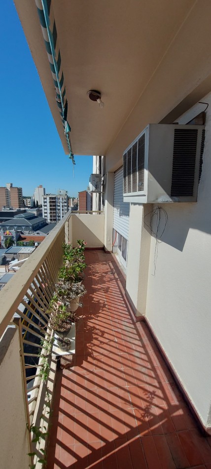 Pellegrini 194. Departamento centrico 2 d y cochera 