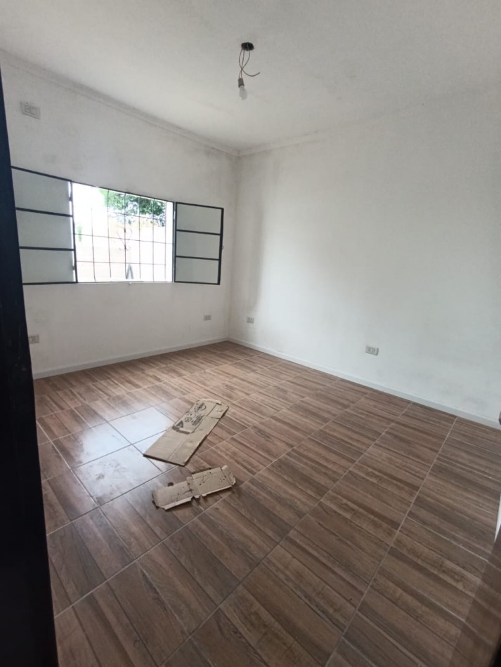 Se alquila casa interna 2 dormitorios, Sud America casi Don Bosco