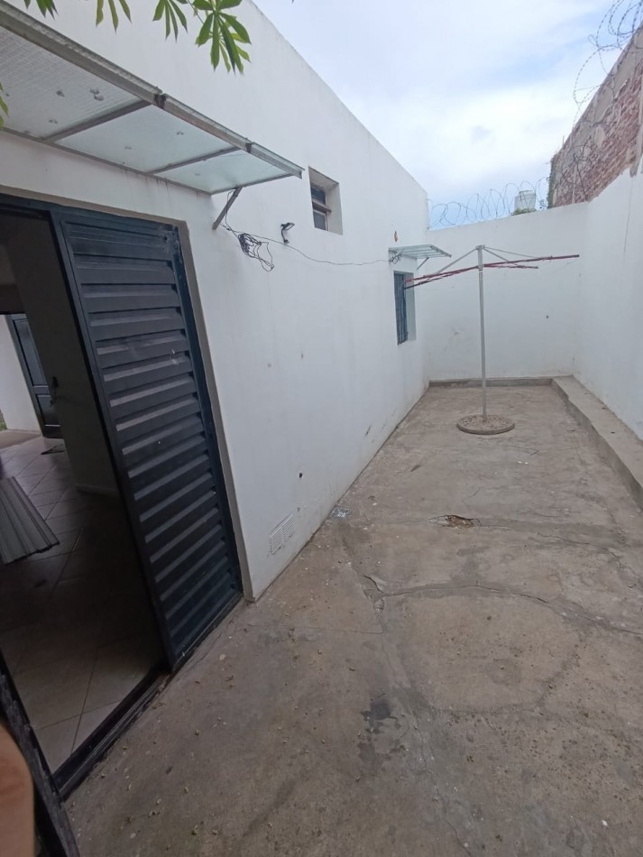 Se alquila casa interna 2 dormitorios, Sud America casi Don Bosco