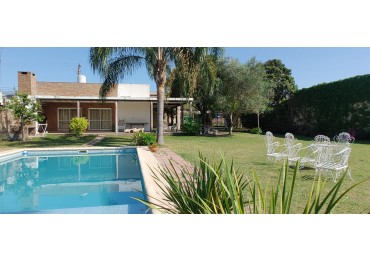 Casona, con parque y pileta, Villa Urquiza, Entre Rios 