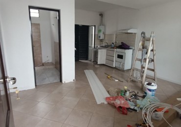 Se alquila casa interna 2 dormitorios, Sud America casi Don Bosco